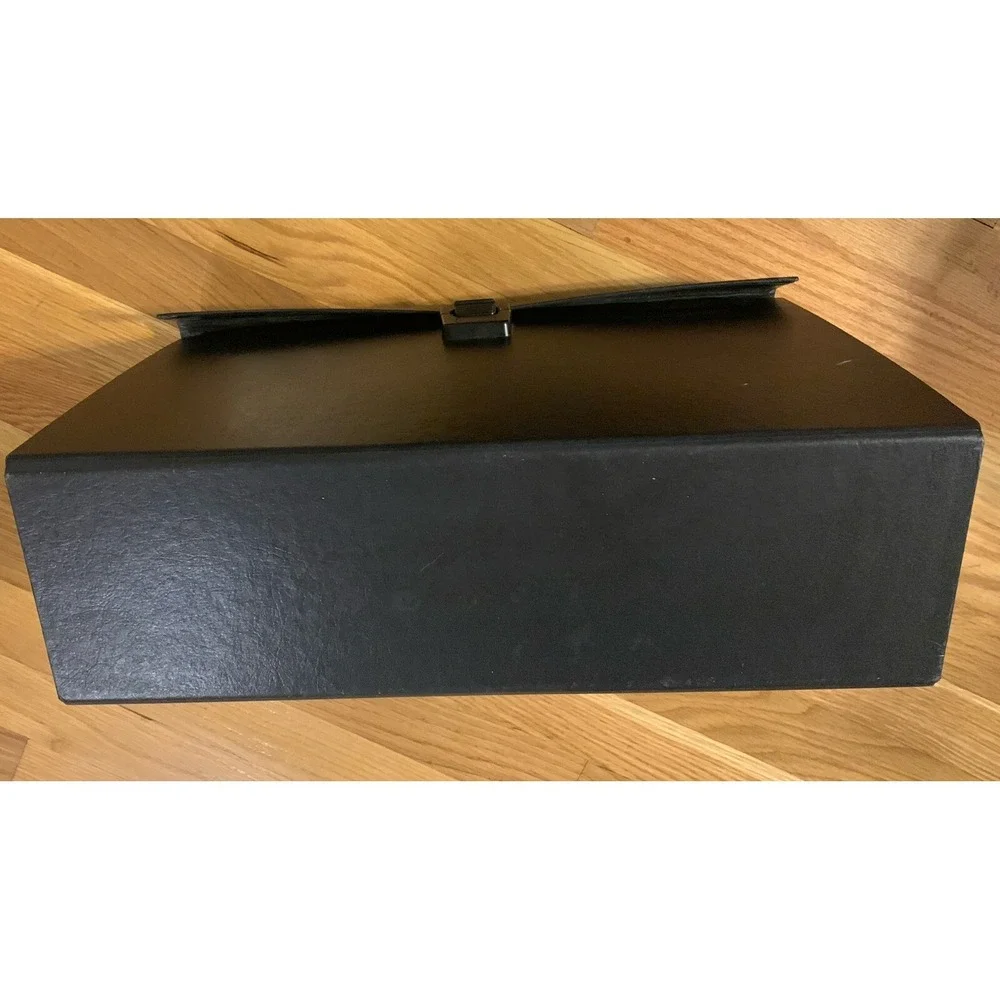 The Unbranded Brand 19 pocket
